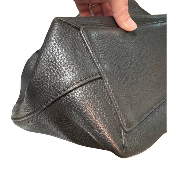 Auth. Burberry Remington Black Grainy Calfskin Leather Tote Bag Large - Picture 11 of 16